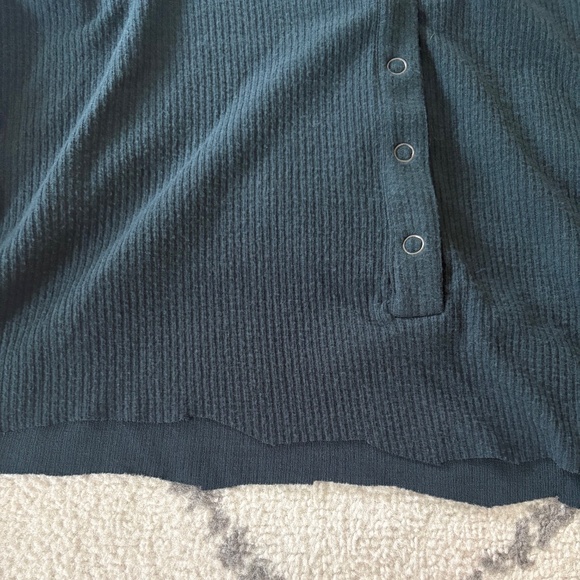 Green Asymmetrical Cropped Knit Long Sleeve Top- Old Navy - Picture 2 of 5